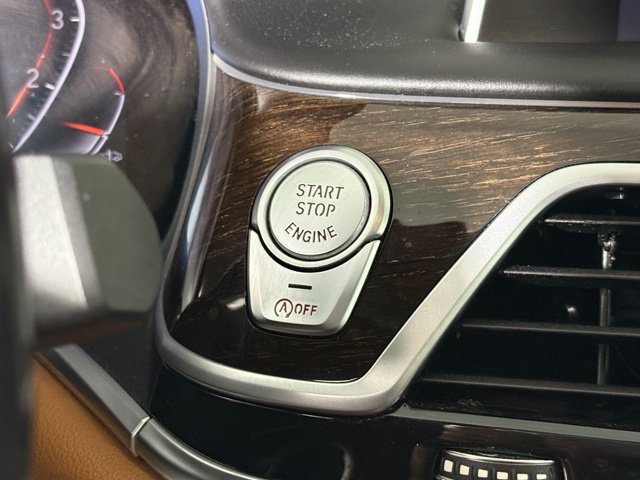 Used 2022 BMW 740i w/ M Sport Package RWD image 31
