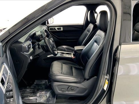 Used 2020 Ford Explorer XLT w/ Equipment Group 202A RWD image 18