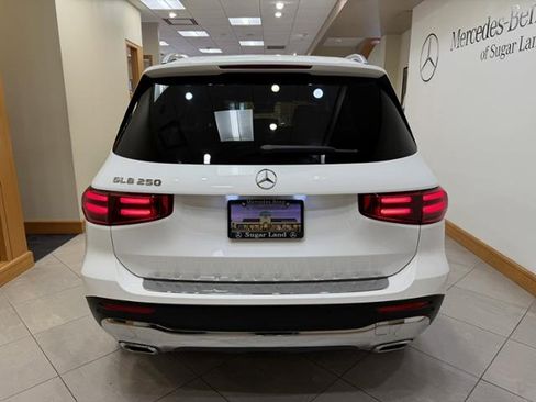 Used 2025 Mercedes-Benz GLB 250 image 4