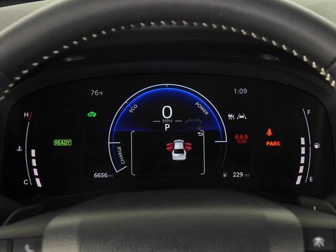 Used 2025 Toyota Camry SE w/ Convenience Package image 27