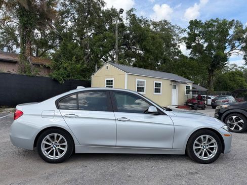 Used 2017 BMW 320i Sedan RWD image 4