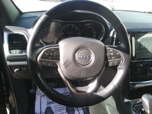 Used 2019 Jeep Grand Cherokee Altitude image 16