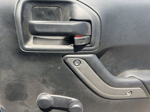 Used 2017 Jeep Wrangler Unlimited Sport w/ Connectivity Group image 27