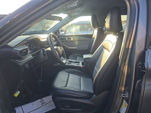 Used 2023 Ford Explorer XLT w/ Equipment Group 202A AWD/4WD image 3