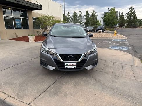 Used 2021 Nissan Versa S FWD image 3
