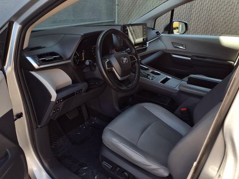 Certified 2022 Toyota Sienna XLE FWD image 16