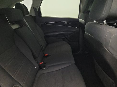 Used 2016 Kia Sorento FWD image 19