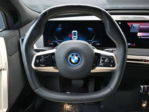 Used 2023 BMW iX xDrive50 AWD/4WD image 15
