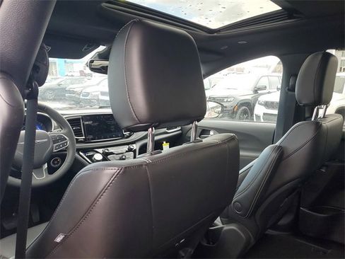 New 2026 Chrysler Pacifica Select image 11