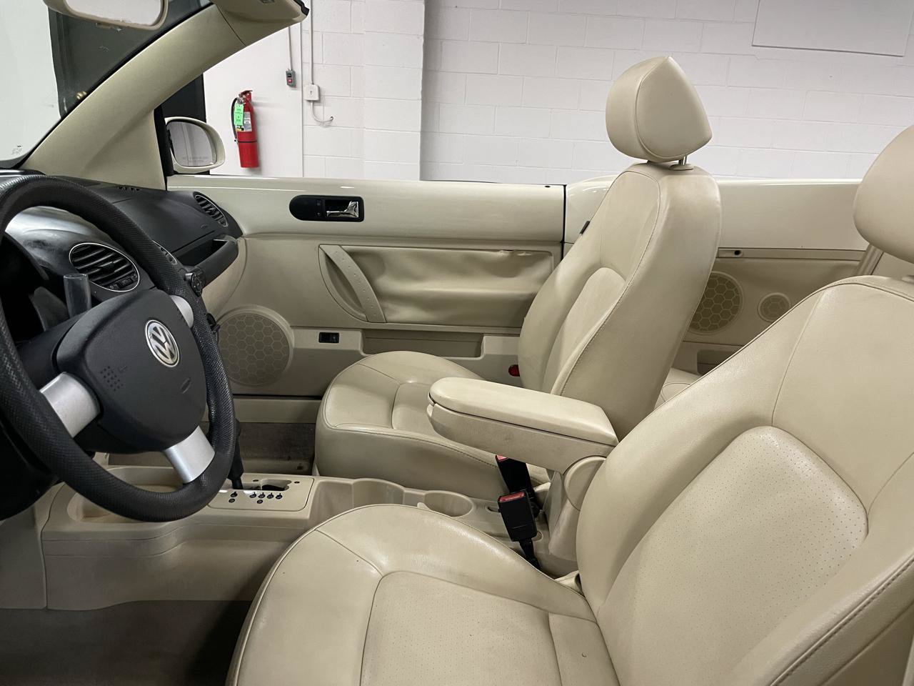 Used 2007 Volkswagen Beetle Convertible w/ Package 1 FWD image 16