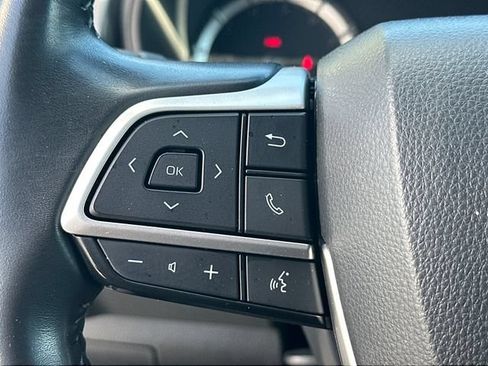 Used 2024 Toyota Highlander LE AWD/4WD image 21