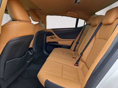 Used 2024 Lexus ES 300h Ultra Luxury w/ Accessory Package (Z2) FWD image 15