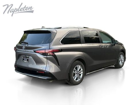 Used 2023 Toyota Sienna Limited AWD/4WD image 6