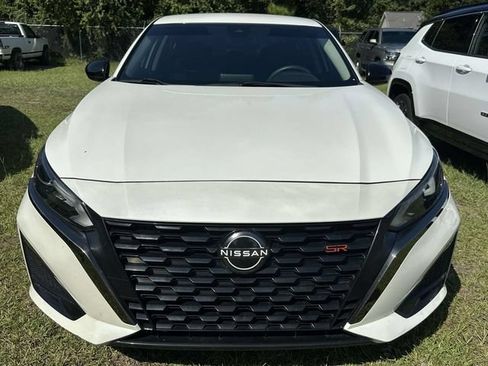 Used 2023 Nissan Altima 2.5 SR FWD image 14