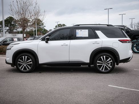 Used 2025 Nissan Pathfinder Platinum image 7
