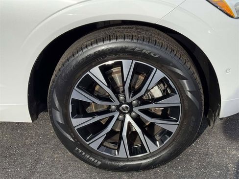 Used 2023 Volvo XC60 B5 Plus image 6