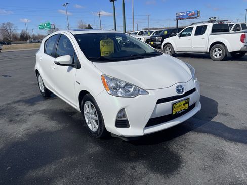 Used 2014 Toyota Prius C Three image 2