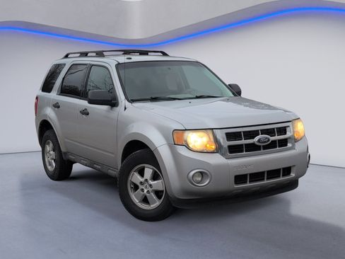 Used 2009 Ford Escape XLT image 2