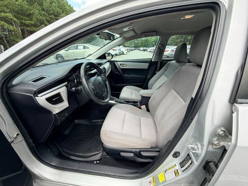 Used 2015 Toyota Corolla LE FWD image 9
