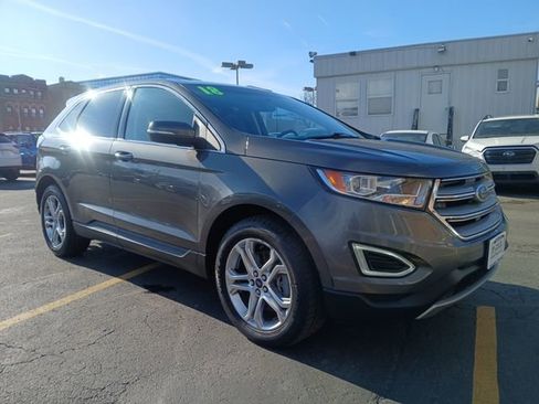 Used 2018 Ford Edge Titanium image 2