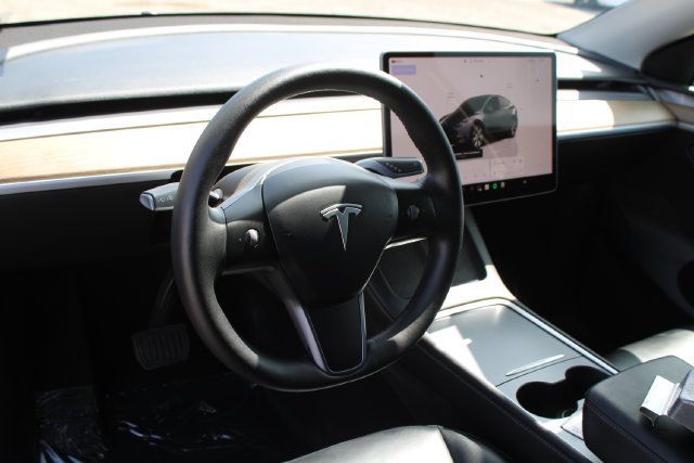 Used 2023 Tesla Model Y 2WD image 13