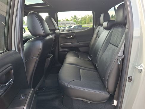 Certified 2022 Toyota Tacoma TRD Off-Road w/ TRD Premium Off Road Package AWD/4WD image 10
