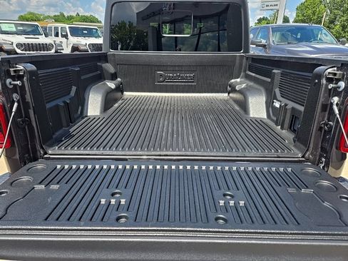 Used 2026 Jeep Gladiator Mojave AWD/4WD image 25