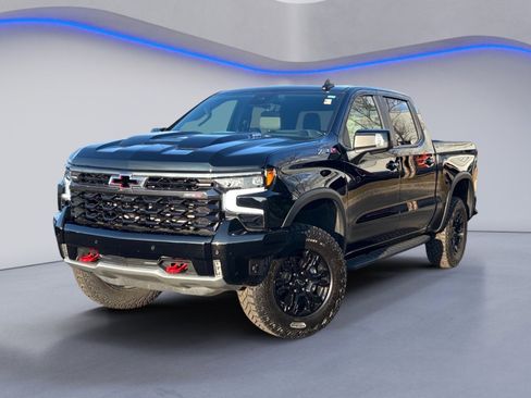 Used 2025 Chevrolet Silverado 1500 ZR2 w/ Technology Package image 2