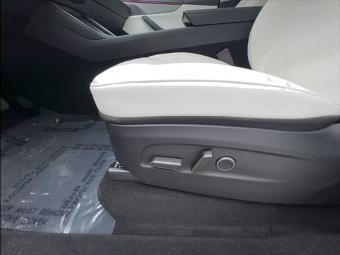 Used 2026 Tesla Model Y 2WD image 19