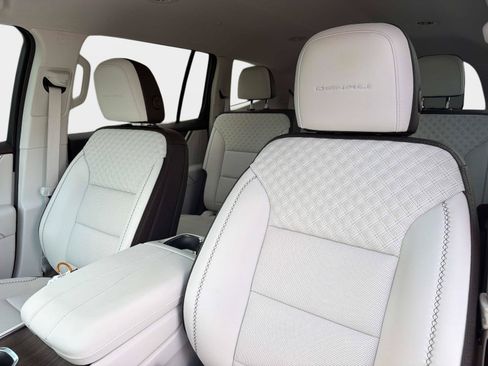 Used 2025 GMC Acadia Denali w/ Super Cruise Package FWD image 22