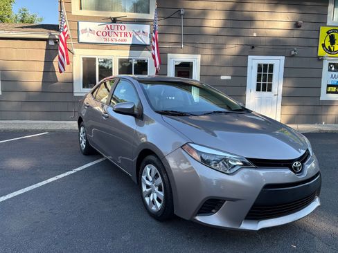 Used 2014 Toyota Corolla LE FWD image 3