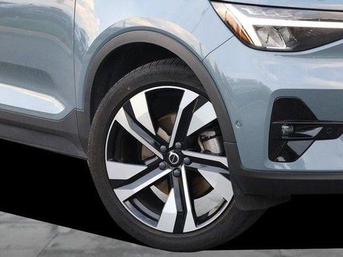 Used 2023 Volvo XC40 B5 Ultimate w/ Protection Package Premier AWD/4WD image 3