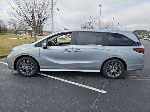 New 2026 Honda Odyssey Touring image 4