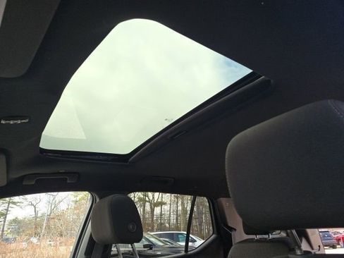 Used 2023 Chevrolet Traverse LT w/ Midnight/Sport Edition image 22