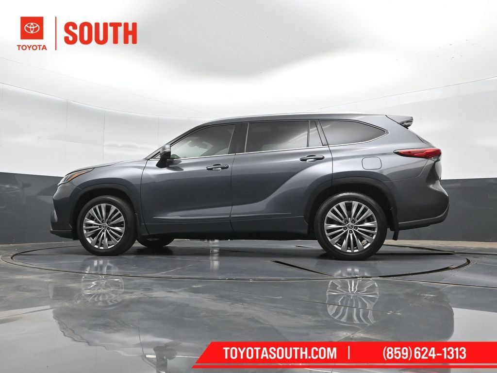 Used 2020 Toyota Highlander Platinum AWD/4WD image 44