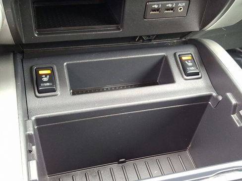 Used 2019 Nissan Titan SL image 25