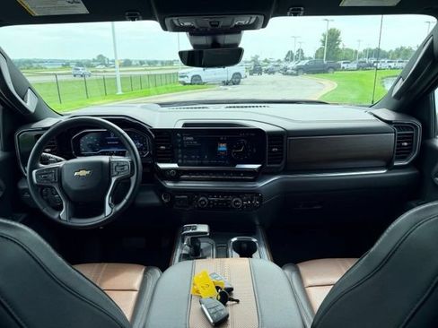 Used 2023 Chevrolet Silverado 1500 High Country w/ Technology Package AWD/4WD image 6