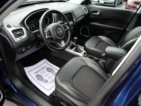 Used 2018 Jeep Compass Latitude w/ Popular Equipment Group AWD/4WD image 9