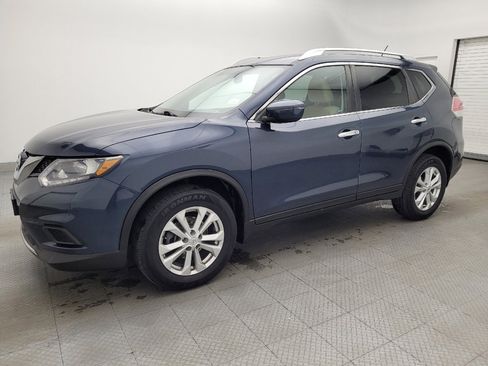 Used 2016 Nissan Rogue SV image 2