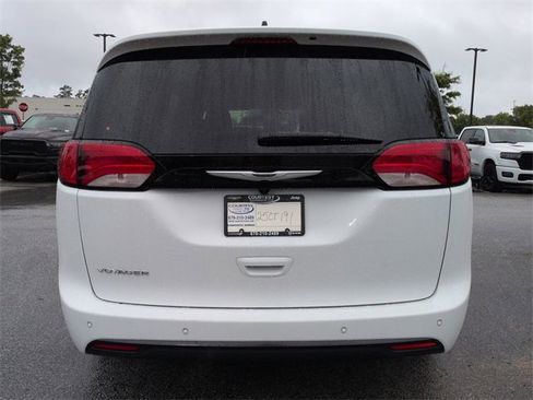New 2025 Chrysler Voyager LX image 5