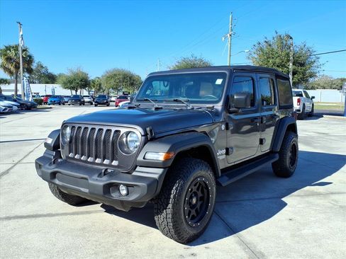 Used 2019 Jeep Wrangler Unlimited Sport S image 3