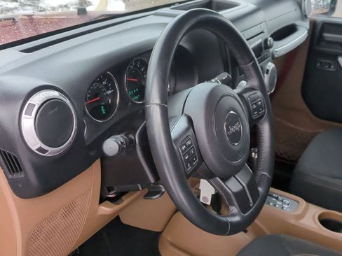 Used 2013 Jeep Wrangler Unlimited Sahara w/ Mopar Chrome Edition Group image 10