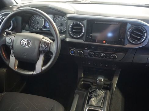 Used 2017 Toyota Tacoma TRD Off-Road AWD/4WD image 27