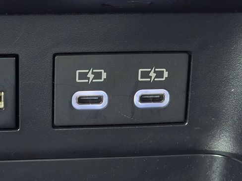 Used 2025 Toyota Camry LE image 9