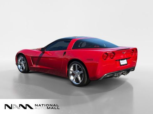 Used 2005 Chevrolet Corvette Coupe w/ Preferred Equipment Group RWD image 3