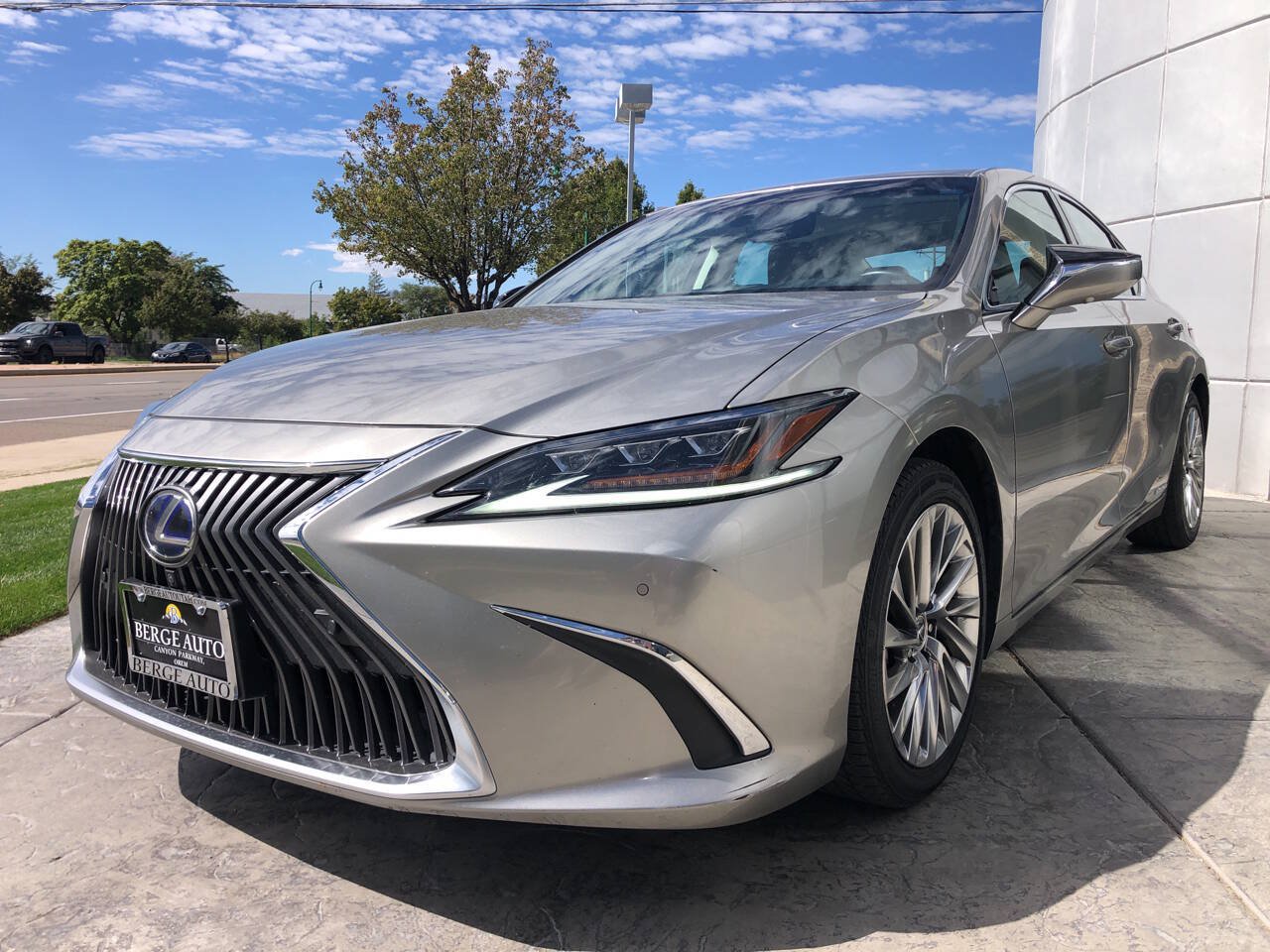 Used 2021 Lexus ES 300h w/ Accessory Package 2 FWD image 3