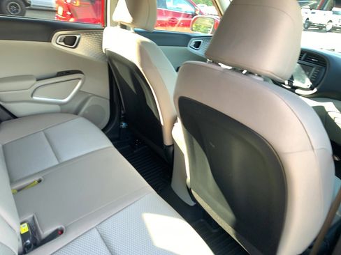 Used 2024 Kia Soul LX image 9