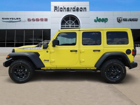 Used 2023 Jeep Wrangler Unlimited w/ Cold Weather Group AWD/4WD image 3