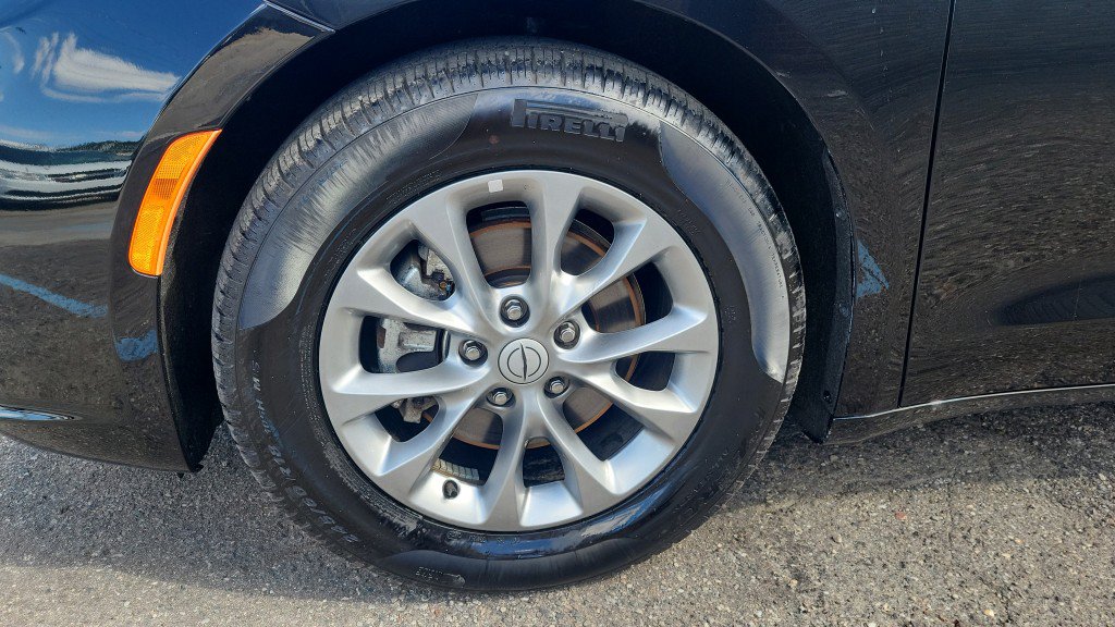 Used 2026 Chrysler Pacifica Limited FWD image 36
