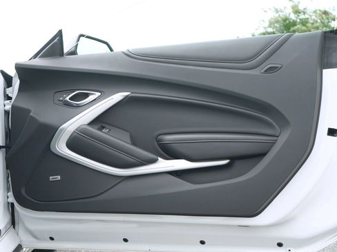 Used 2018 Chevrolet Camaro SS image 38